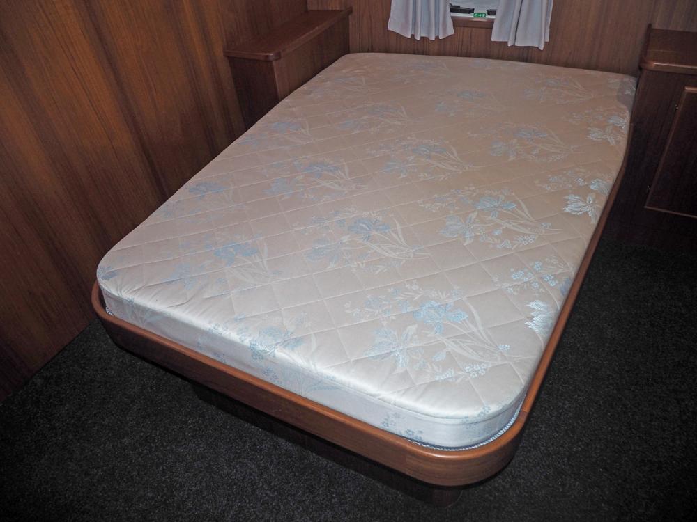 Aft cabin, Accommodation